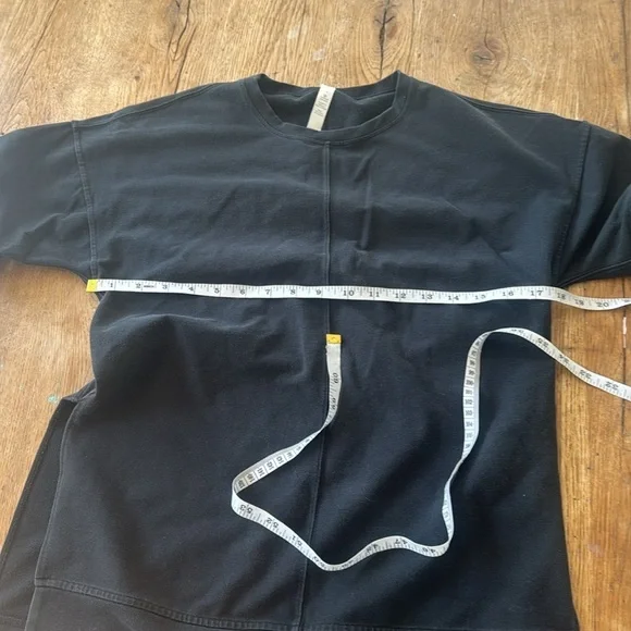 Lululemon womens short sleeve sweatshirt - Picture 4 of 4